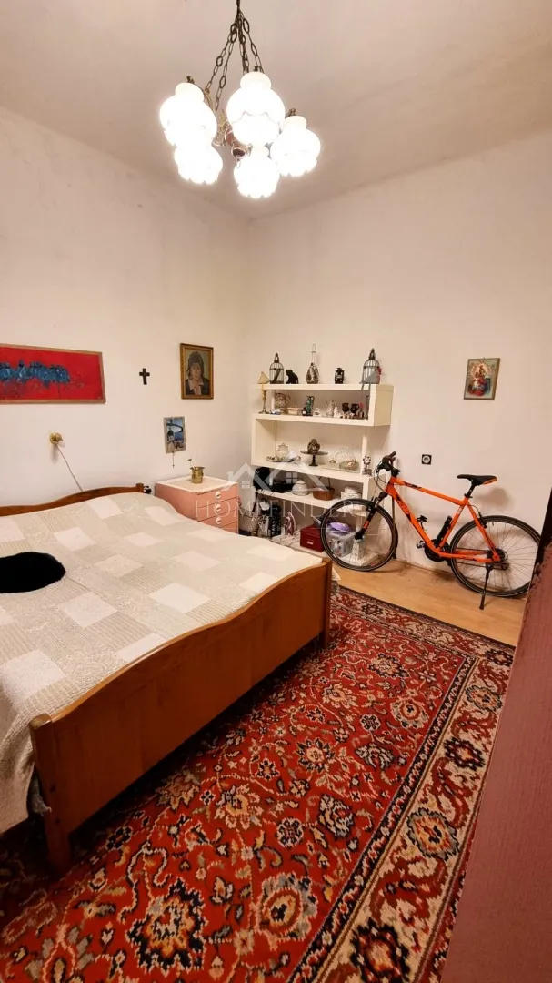 dva objekta u strogom centru gunduliceva 58m2 - slika 12
