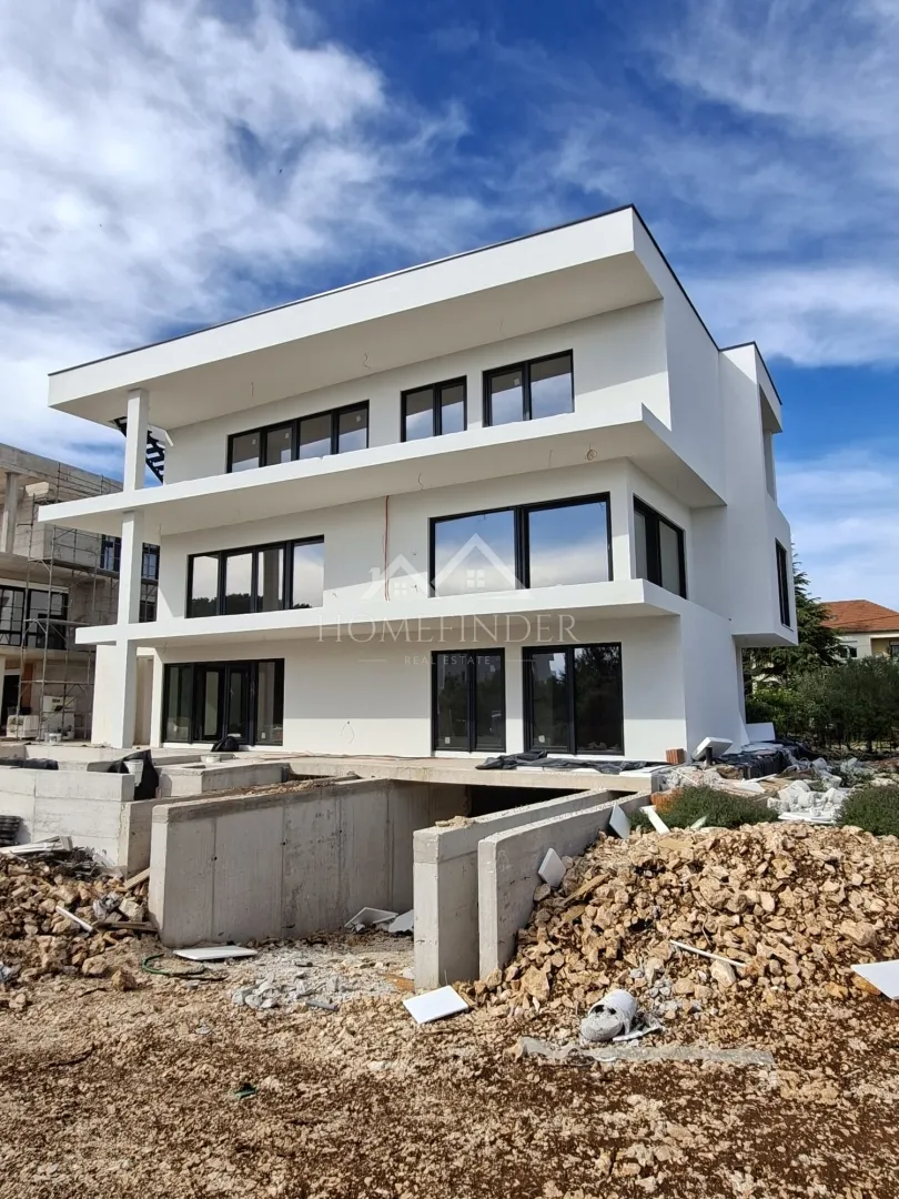 Luksuzni stan u prizemlju s bazenom, 187m2, Petrčane, NOVOGRADNJA - Petrčane, Zadar