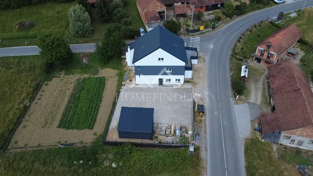 zgrada sa 3 prostrana stana, mala erpenja, 306m2, 6vpm, novogradnja - slika 2