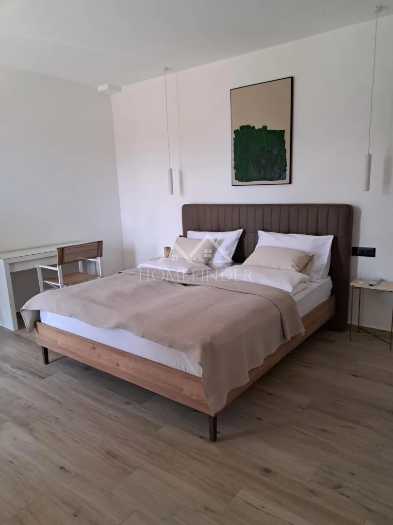 urbana vila s bazenom, (5s), 4 vpm, smart house 200 metara od mora - slika 21