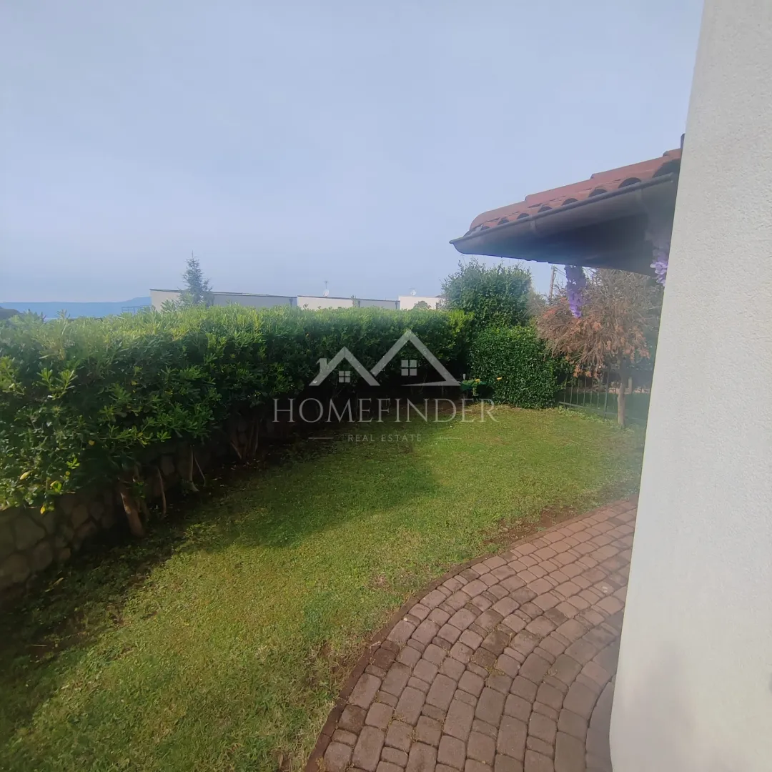 stan / apartman, 71 m², otok krk, malinska – okućnica 100m2 i parking - slika 7