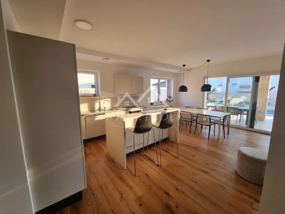 luksuzna vila s bazenom – savudrija – 194 m² sa pogledom na more - slika 6