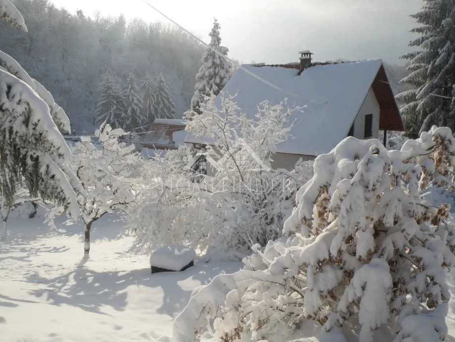 kuća u oazi mira raspoređena kao objekt 3 stana, 176 m2, (5s), 5 vpm, podsused - slika 6