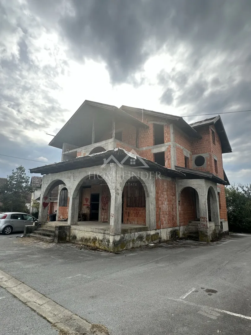 kuća 70m2 + poslovno stambeni objekt 230m2, petrinja - slika 11