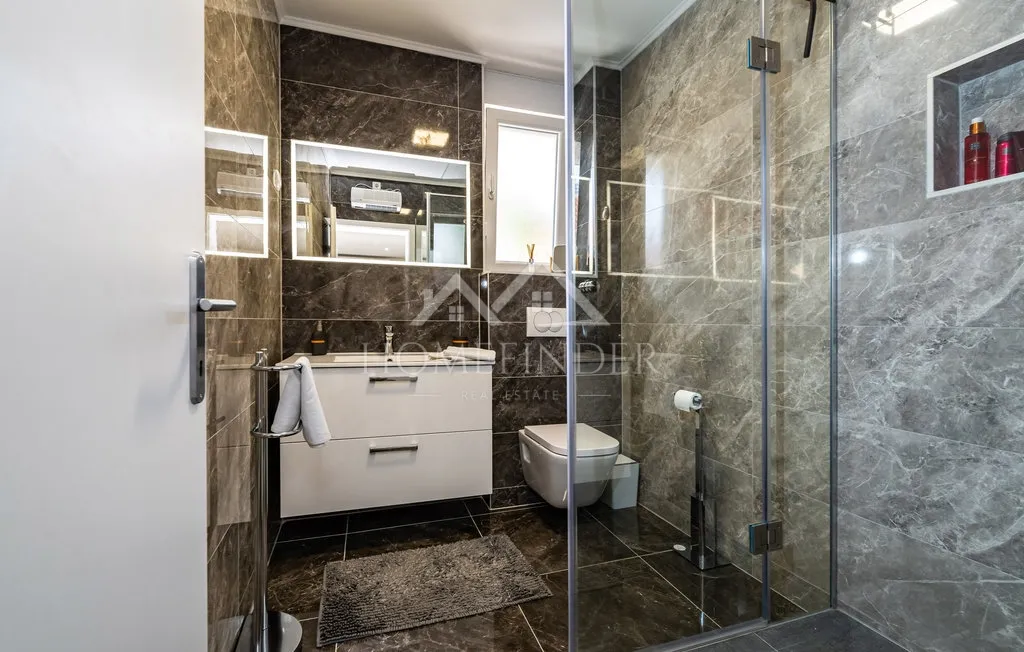 moderna kuća s bazenom i 2 apartmana, 200m od mora, gornji karin - slika 14