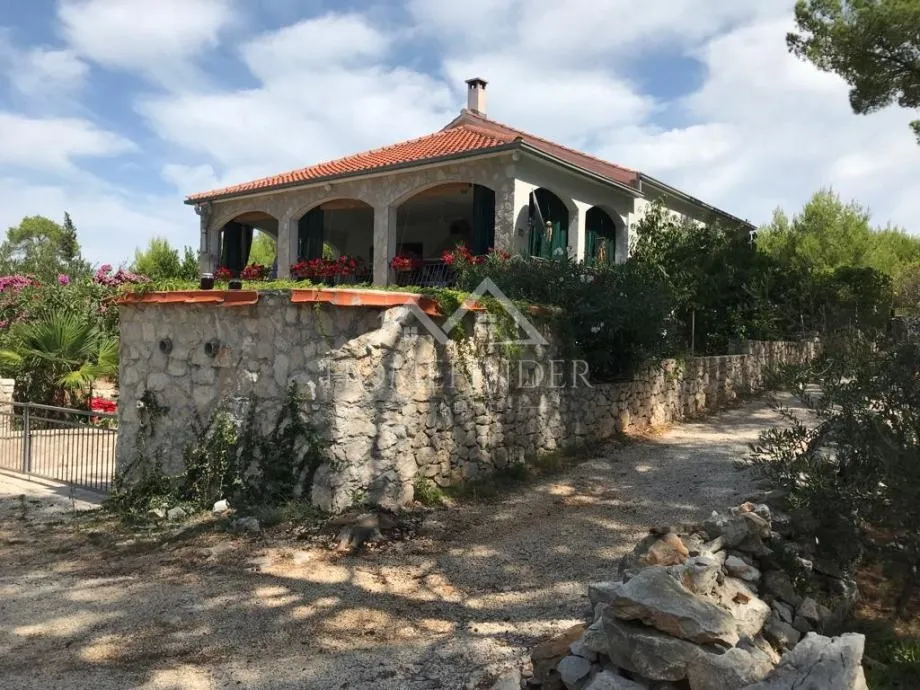 milna, brač – prekrasna kuća 200 m², 20m od mora - slika 3