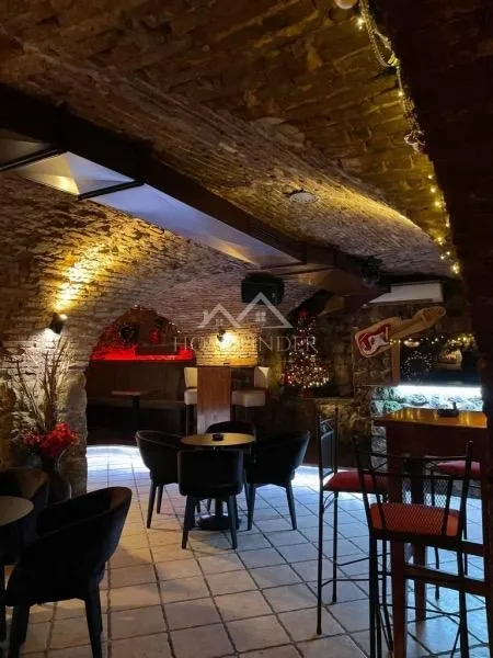 caffe bar i noćni klub, senj, 220m2, top lokacija - slika 3