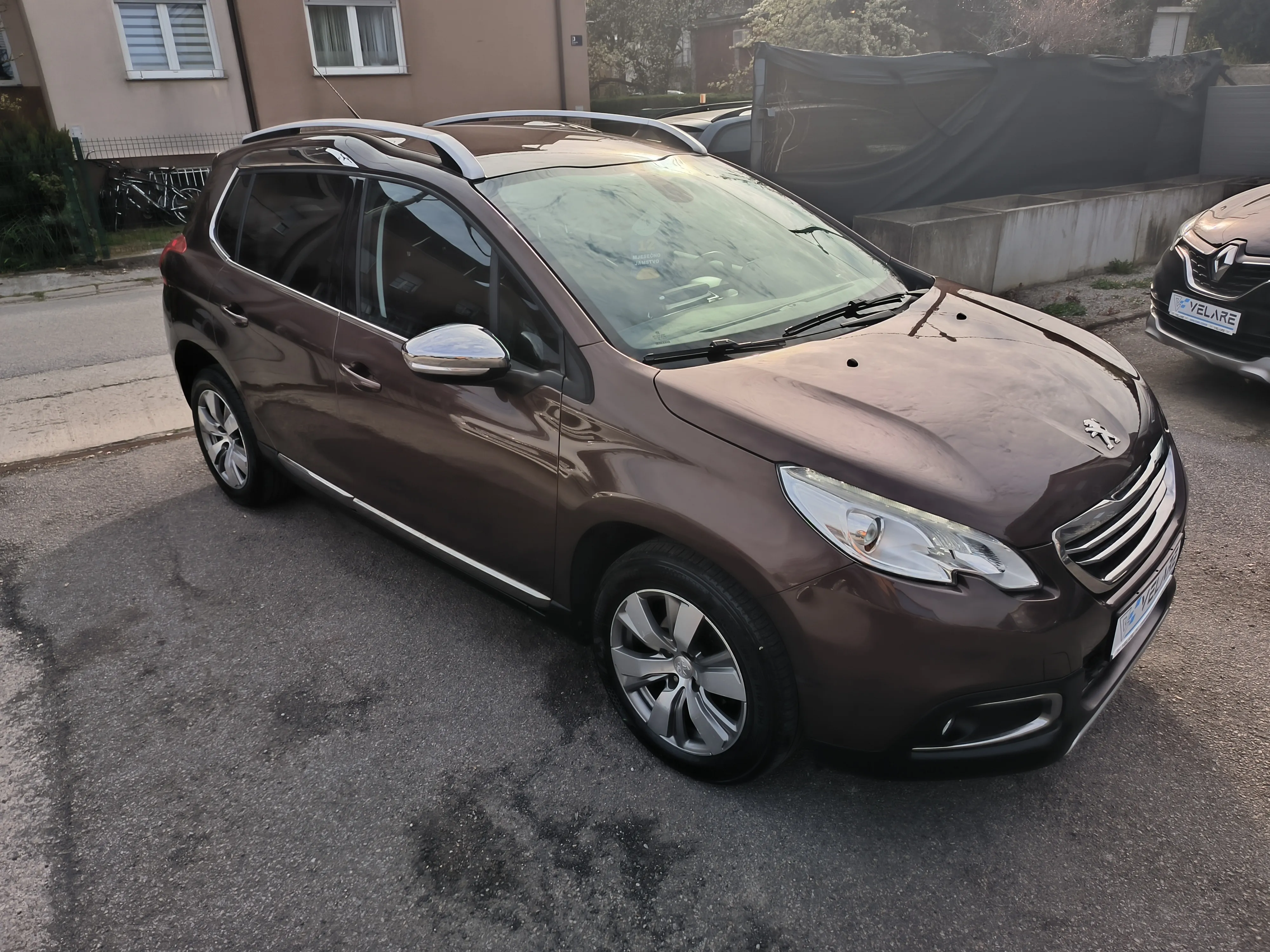 peugeot 2008 1,6 bluehdi, allure, servisna, jamstvo, reg. 1 godinu - slika 4
