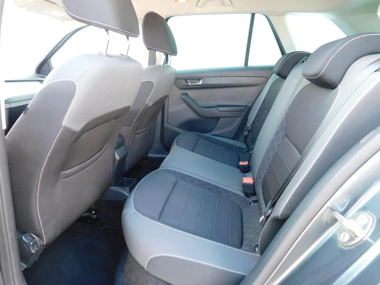 10943 škoda fabia combi ambition 1.0 tsi dsg - slika 11