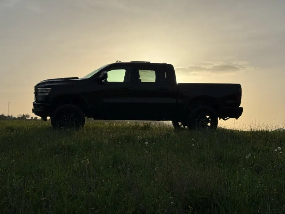 dodge ram 1500 5.7 hemi e-torque laramie - slika 2