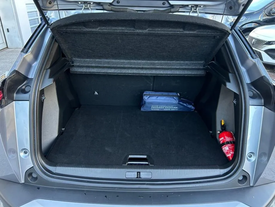 peugeot 2008 allure - 2025 - 12.000km - zimske gume + reg 1 god !!! - slika 18