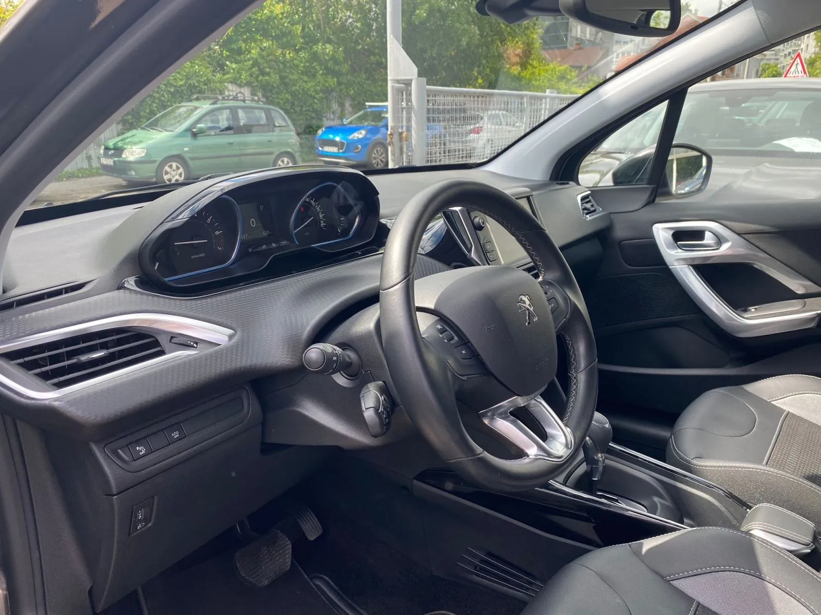 peugeot 2008 1,2 puretech automatik, navi, tempomat, 4x garancija!!! - slika 21