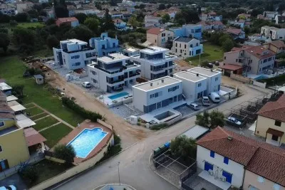 moderna kuća u nizu, vabriga - slika 2