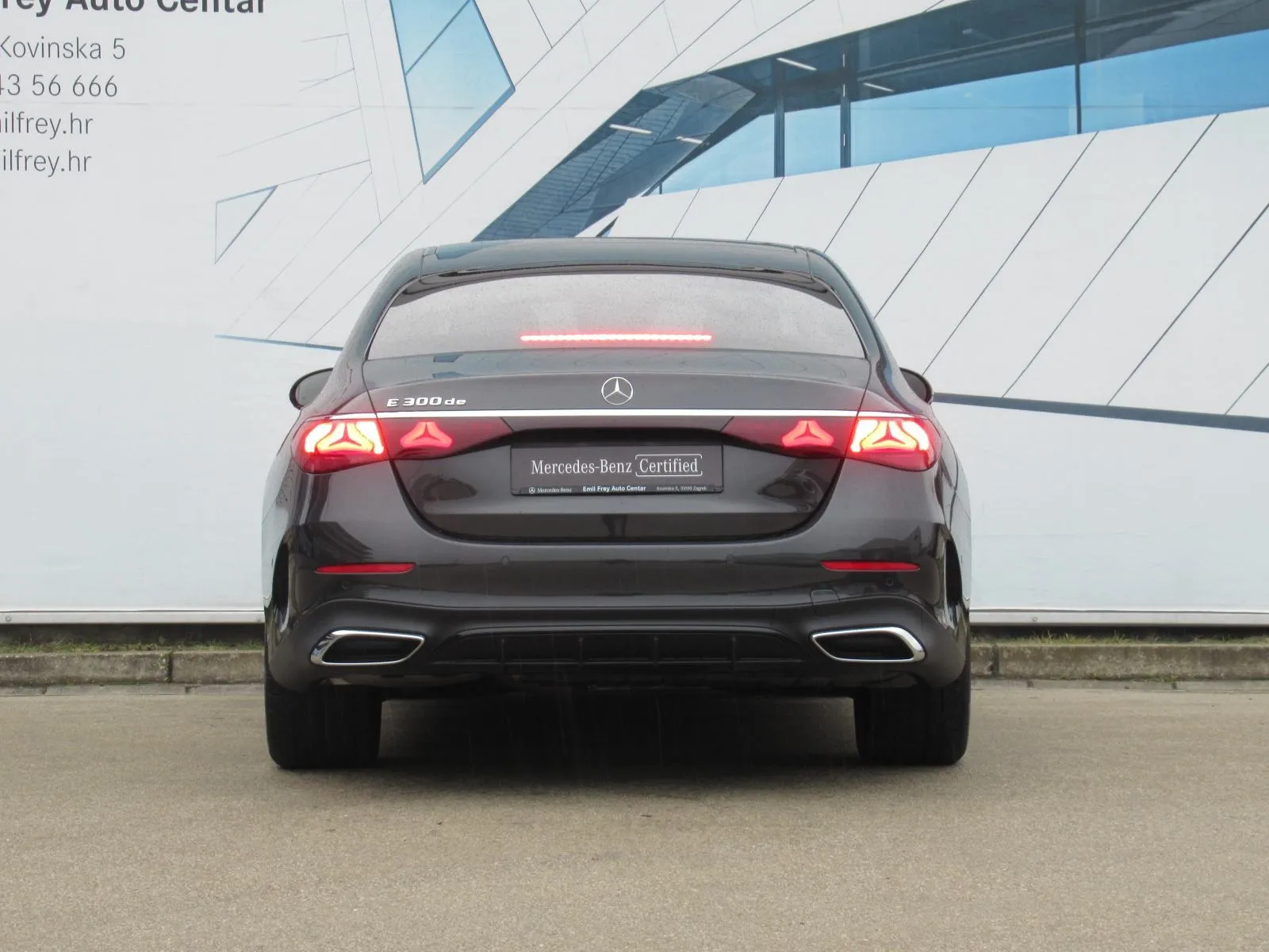 mercedes-benz e-klasa 300 de amg line/night paket/digital light/360° - slika 7