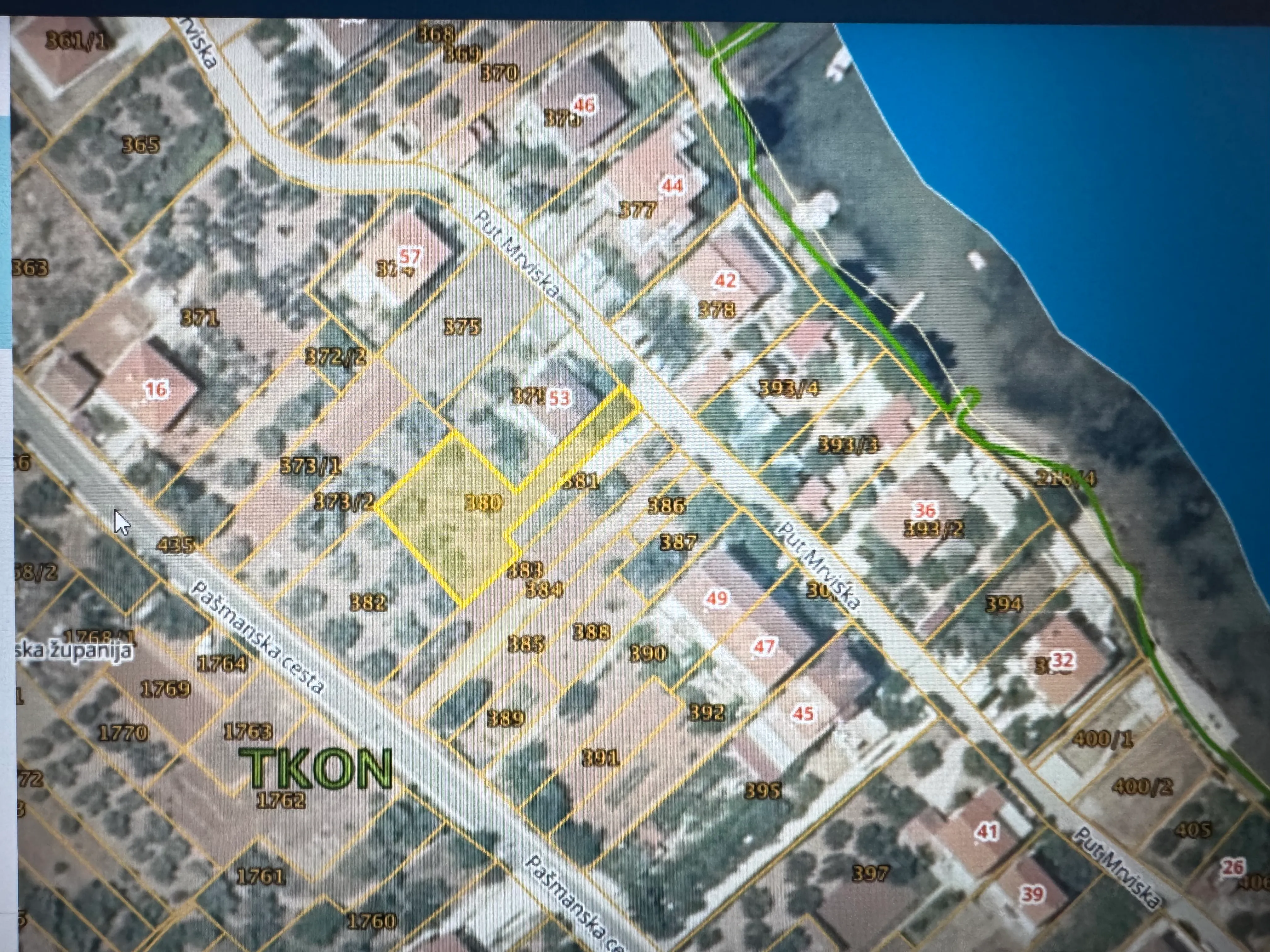 tkon – građevinsko zemljište 536 m² – 50 m od mora – bez agencije - slika 2
