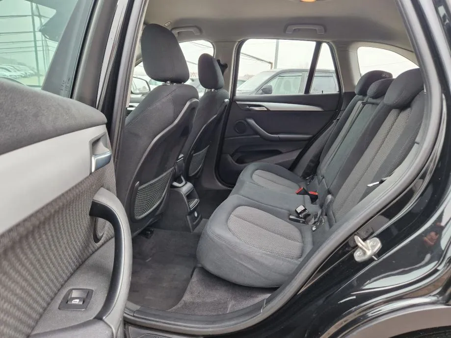 bmw x1 16d sdrive 2017.,servisna, navi, park senz.,alu, radar - slika 12