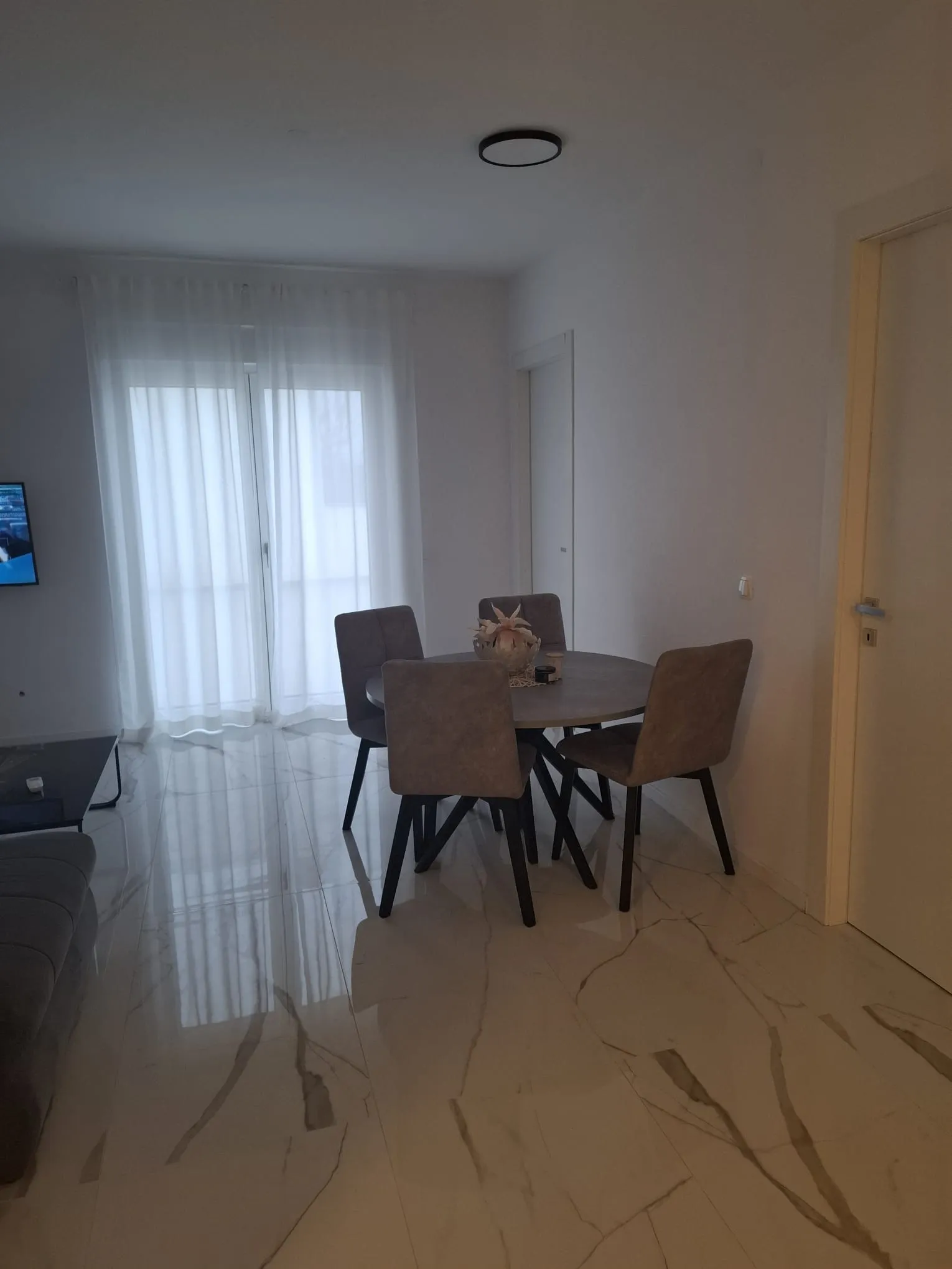trosoban stan u novogradnji - slika 25