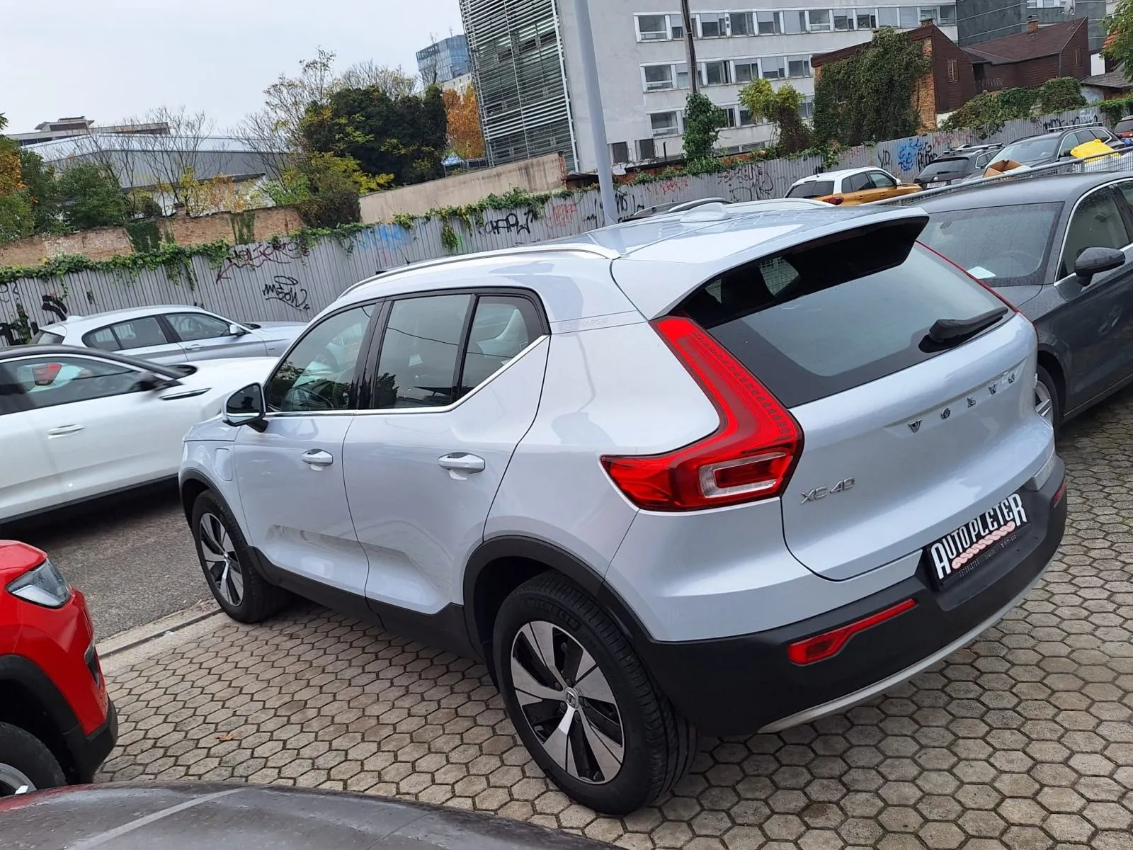 volvo xc40 t4 plug-in hybrid - slika 6