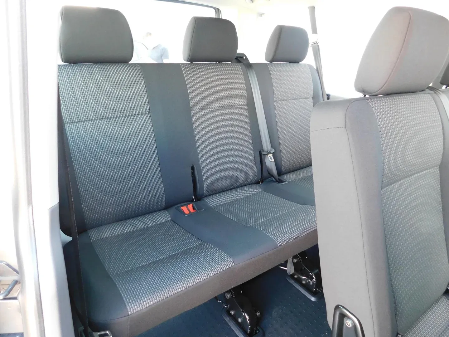 11020 vw caravelle trendline 2.0 tdi - slika 12