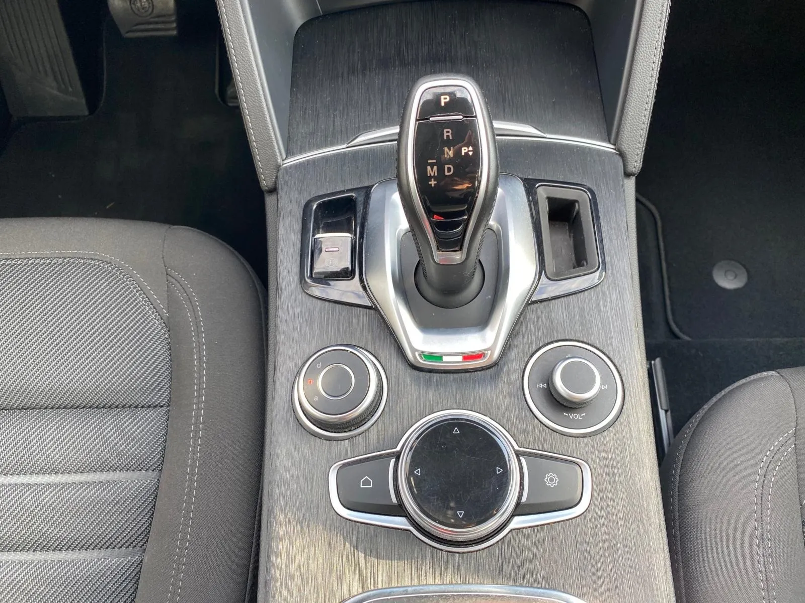 alfa romeo stelvio 2,2 190 q4 business 4xgarancije - slika 20