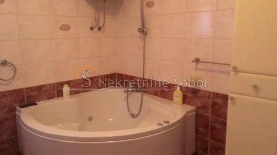istra,pula,kuća,450.00m2 prodaja - slika 8
