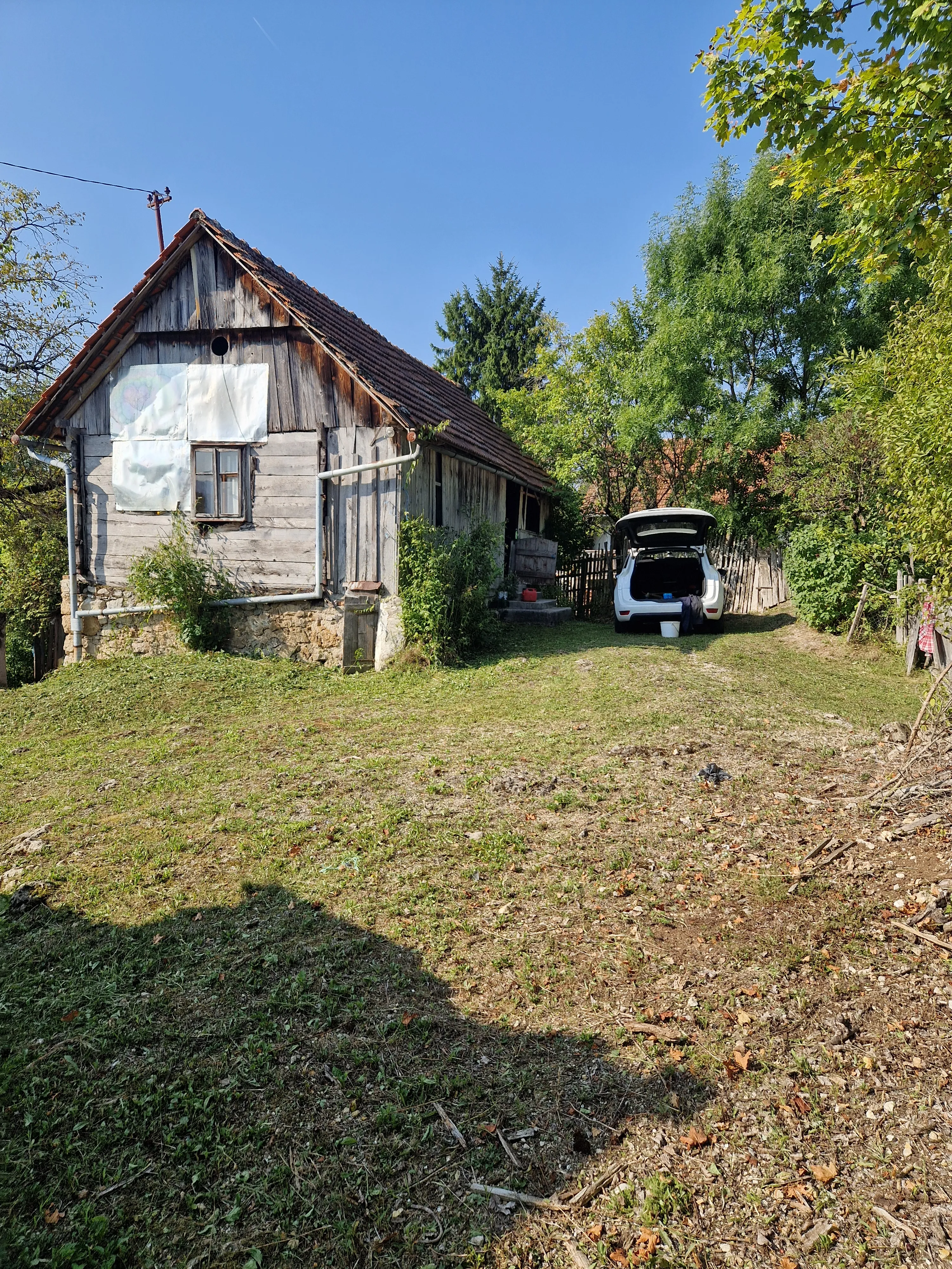 trošna vikendica za odmor - slika 9