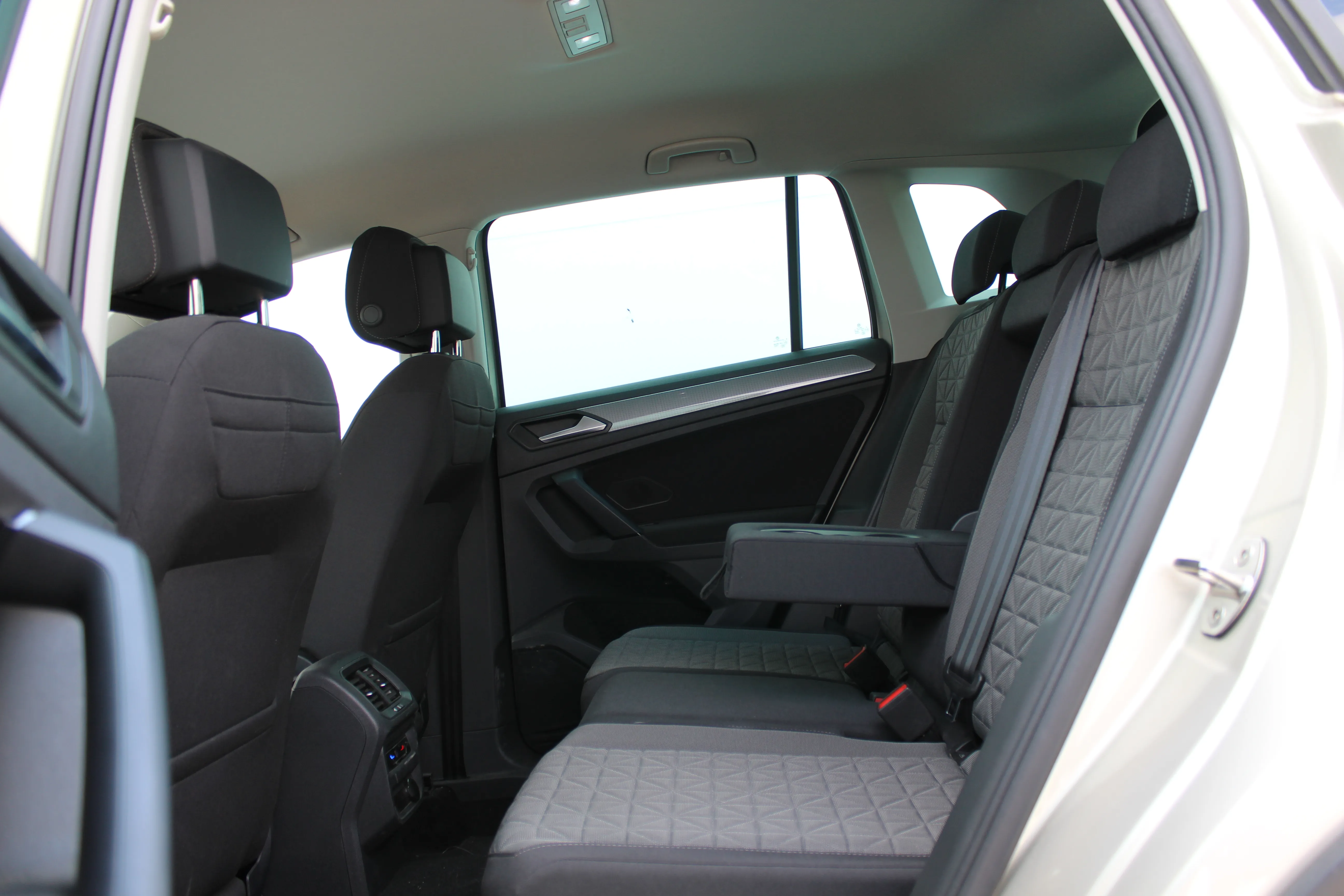 10788 volkswagen tiguan 2.0 tdi dsg life - slika 8
