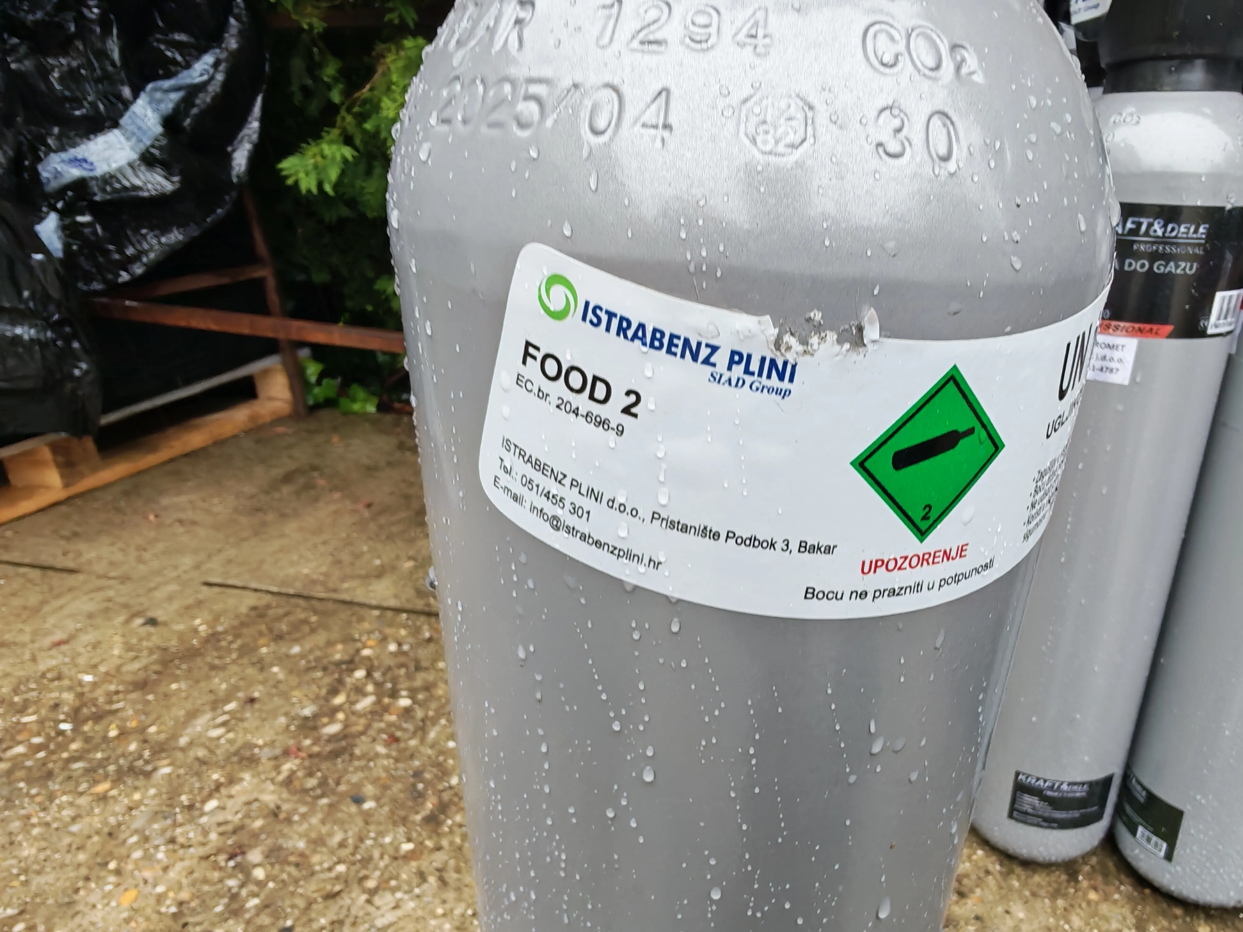 boca za co2 8 litara puna atestirana r1 - slika 3