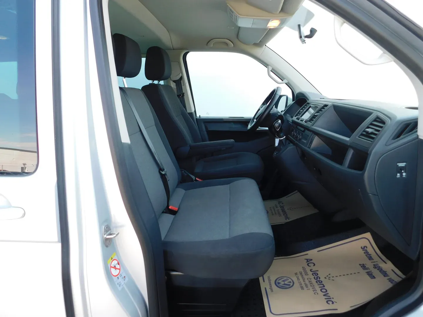 08354 vw caravelle comfortline 2.0 tdi dsg - slika 10