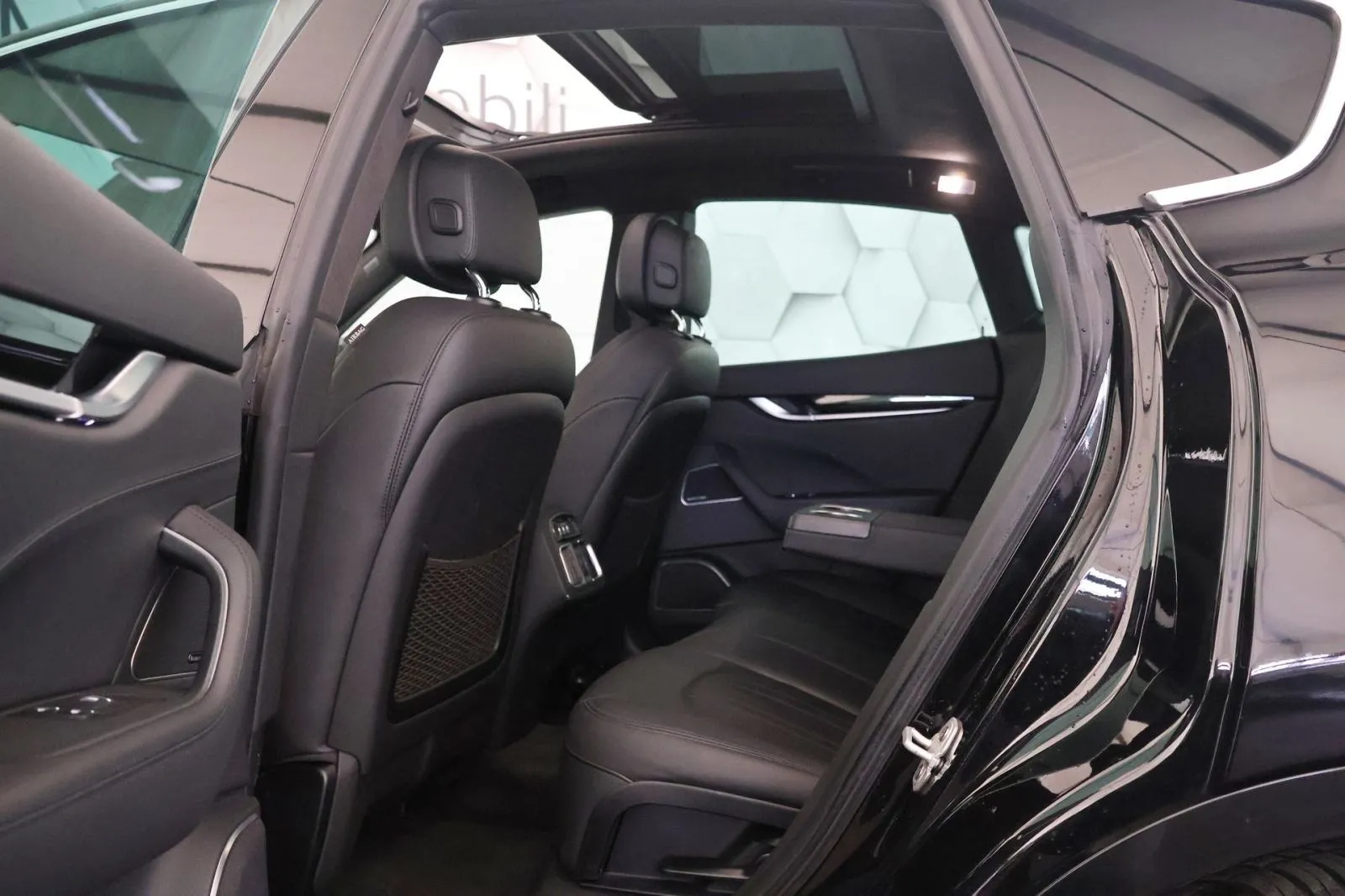 maserati levante 3.0 v6 gdi awd at8 panorama airmatic radar - slika 10
