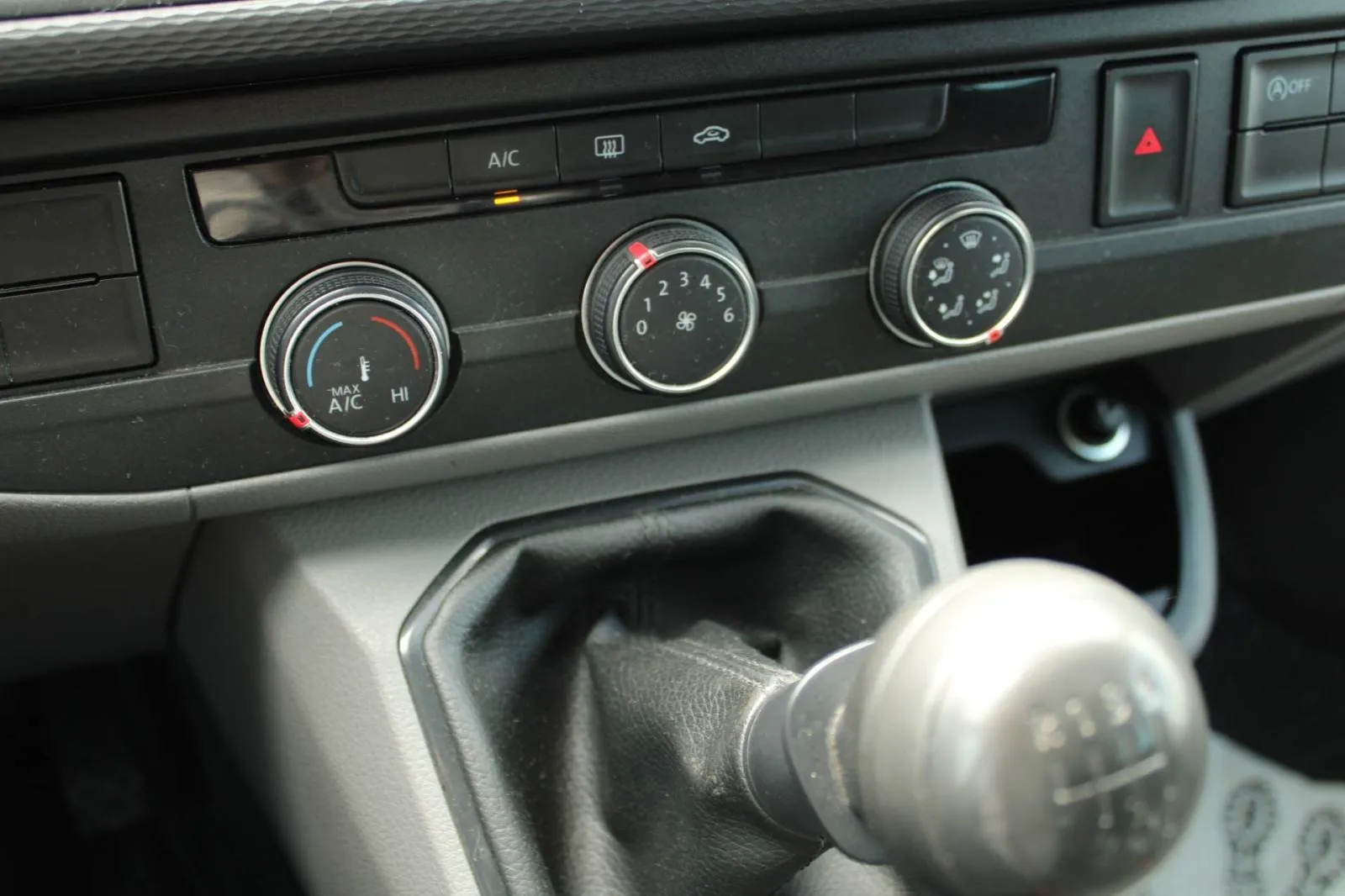 vw transporter 2.0 tdi 150ks n1 - 6 sjedala, 2022 god. - slika 11