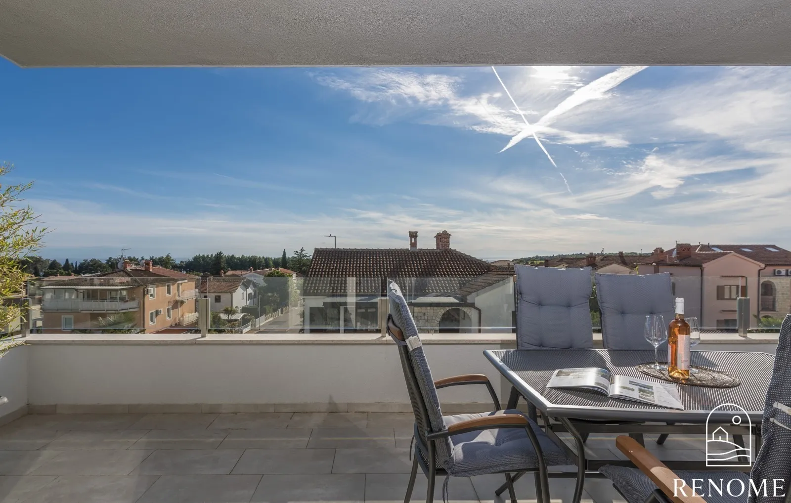 penthouse sa pogledom na more i novigrad - slika 14