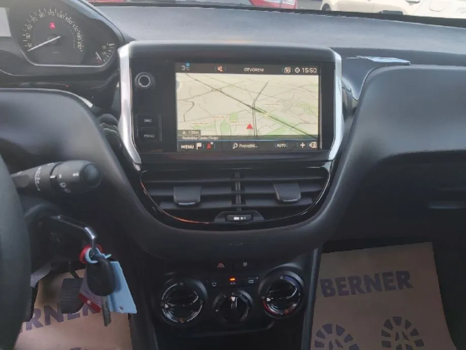 peugeot 208 1,2 pure tech,do 2 godine jamstva,u sustavu pdv-a. - slika 12
