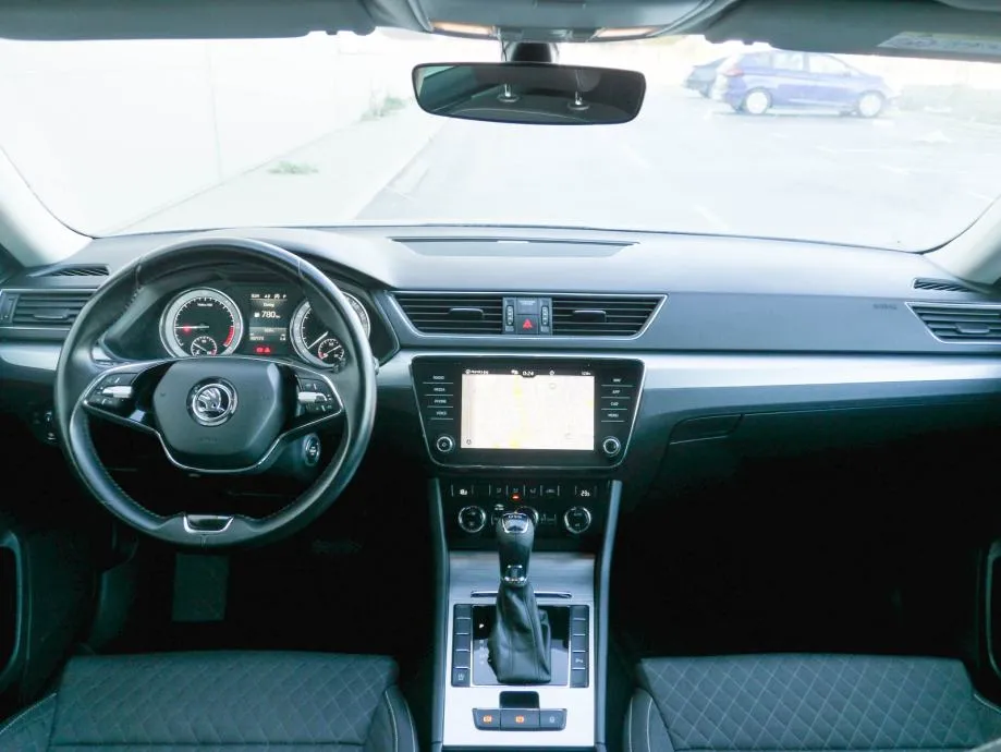 škoda superb combi 2,0 tdi dsg business |led |kam |kuka |jamstvo - slika 18