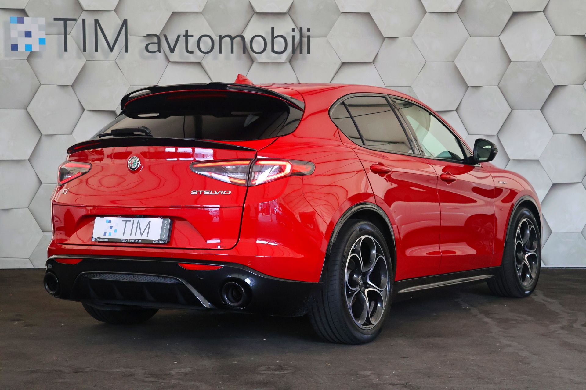 alfa romeo stelvio veloce 2.2 multijet q4 at8 210km matrix cockpit - slika 3