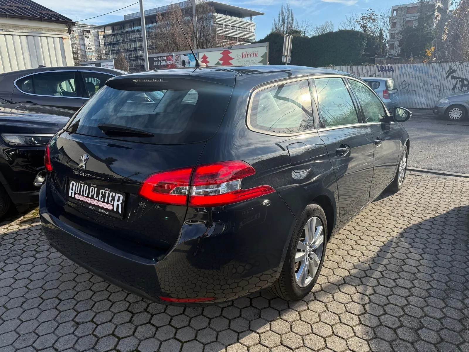 peugeot 308 sw 1,5 bluehdi, navi, parking senzori, 4x garancija! - slika 3