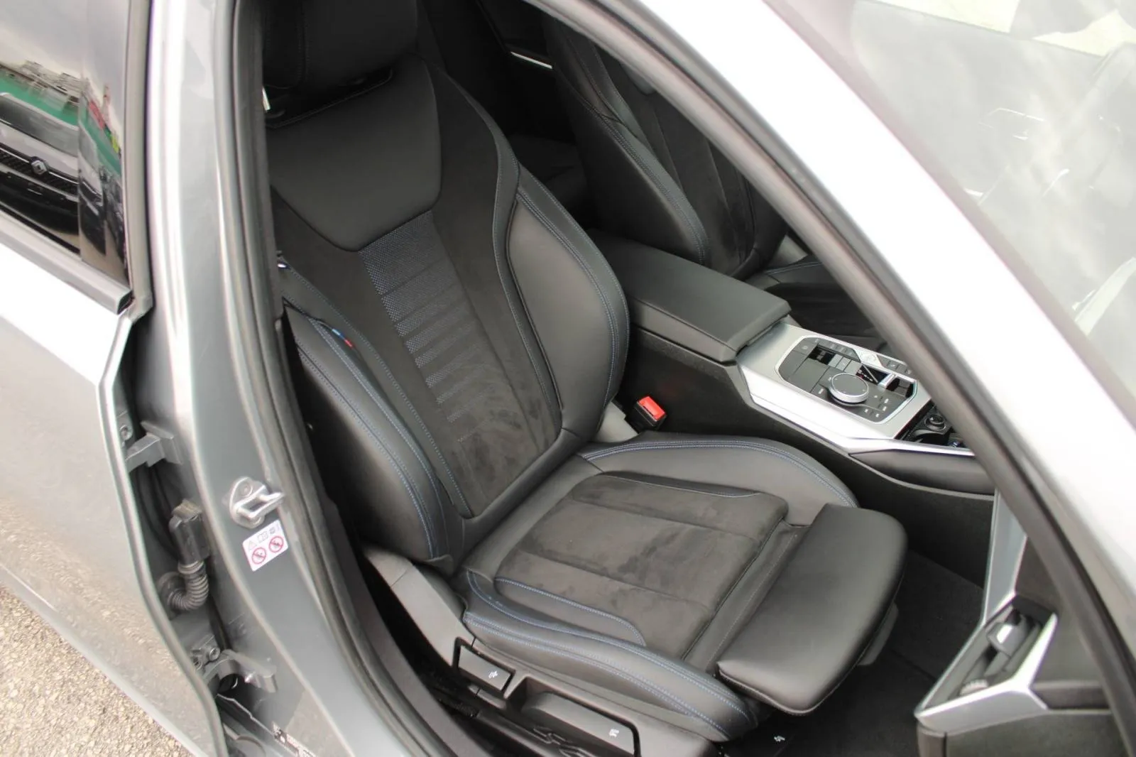 bmw serija 3 320d xdrive automatik m-paket *led, head-up, kamera, navi - slika 11