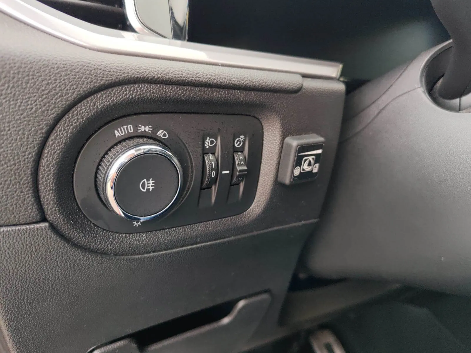 opel grandland 1,2 turbo - slika 11