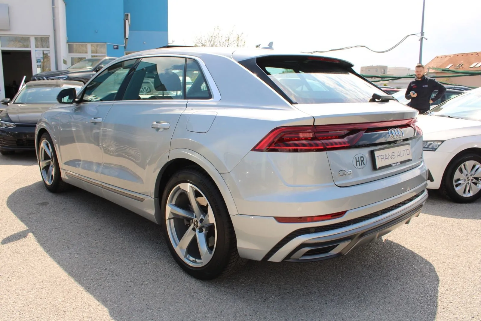 audi q8 55 tfsi quattro s-line *panorama,led,navigacija,kamera* - slika 7
