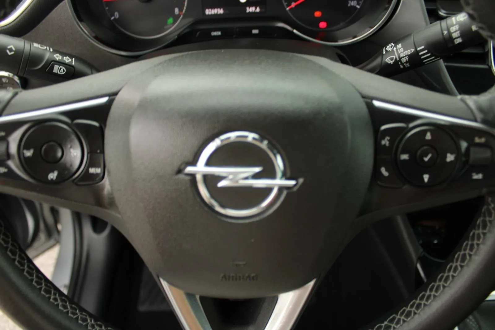 opel crossland 1.2 turbo ultimate *led,navigacija,kamera* - slika 17