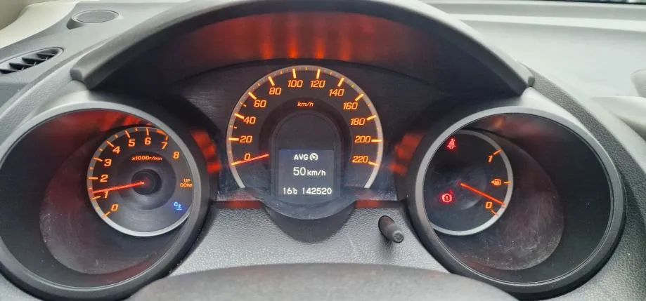 honda jazz 1,2 - 2014 - 140.000km - klima - servo - reg 1 god !!! - slika 16