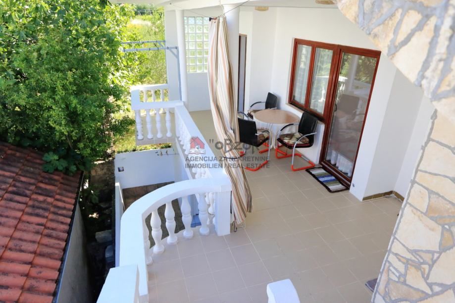 bibinje-apartmanska kuća- drugi red od mora - slika 17