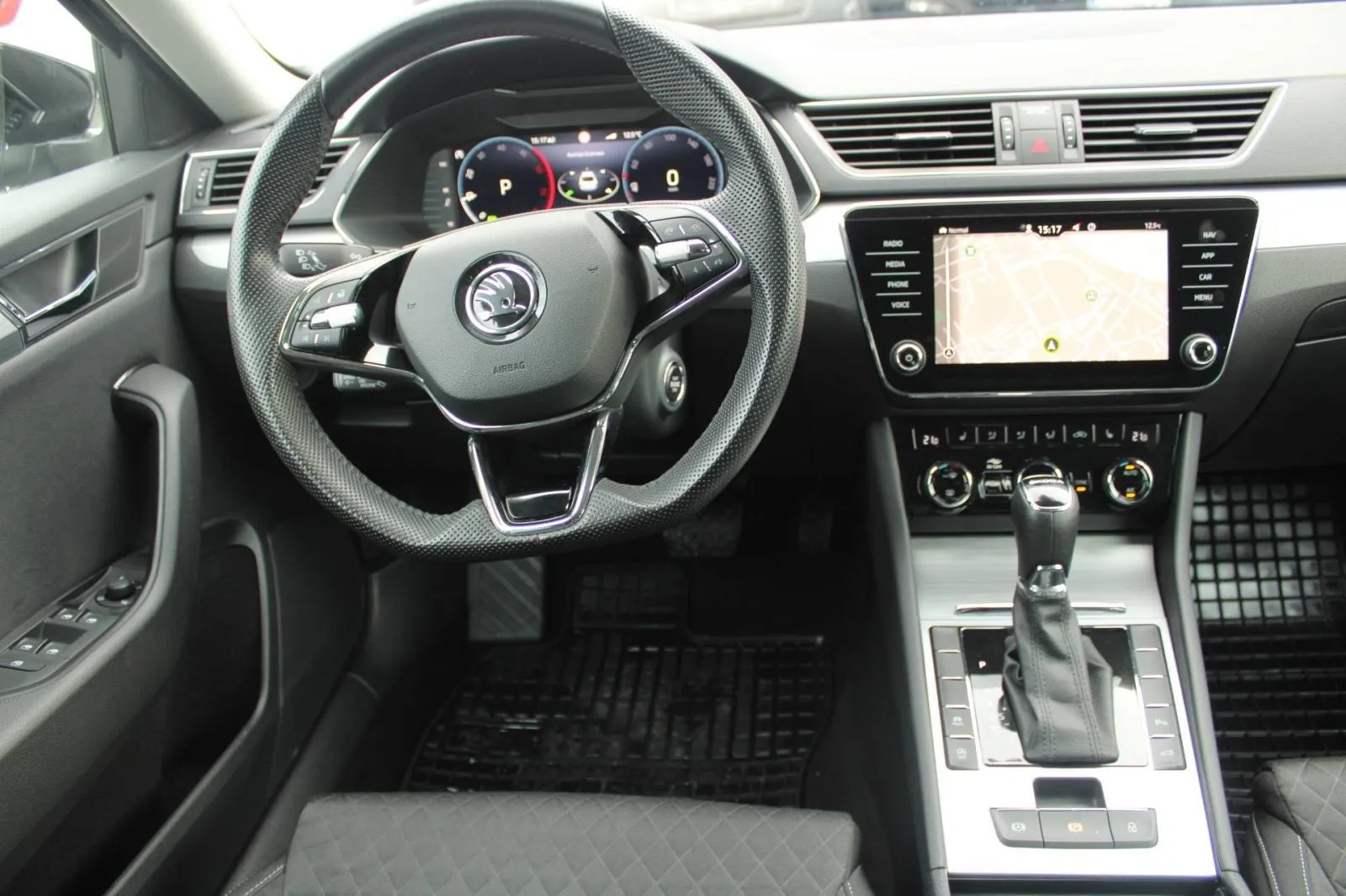 škoda superb 2.0 tdi dsg business *led, navigacija, kamera* - slika 13