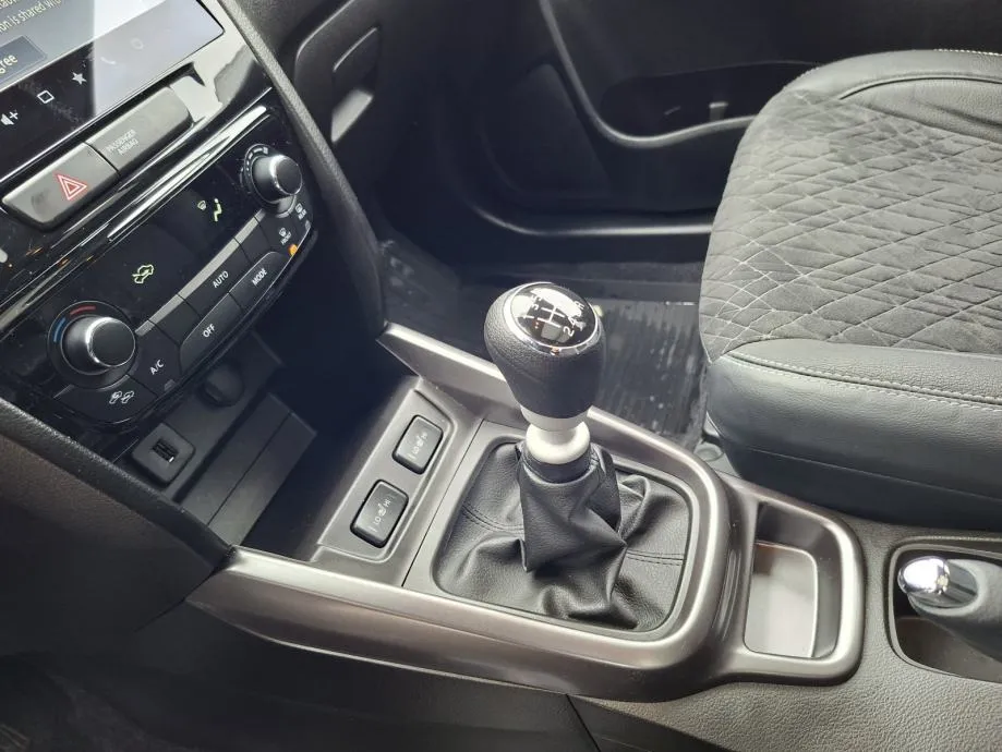 suzuki vitara 1,4 2wd glx+ hybrid reg. 03/27 - slika 13