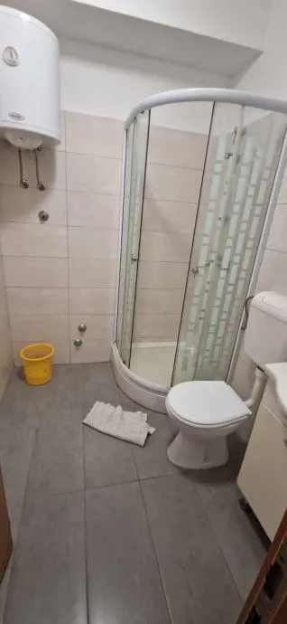 biograd - kuća (hostel) za smještaj gostiju(470m2), blizina centra - slika 9