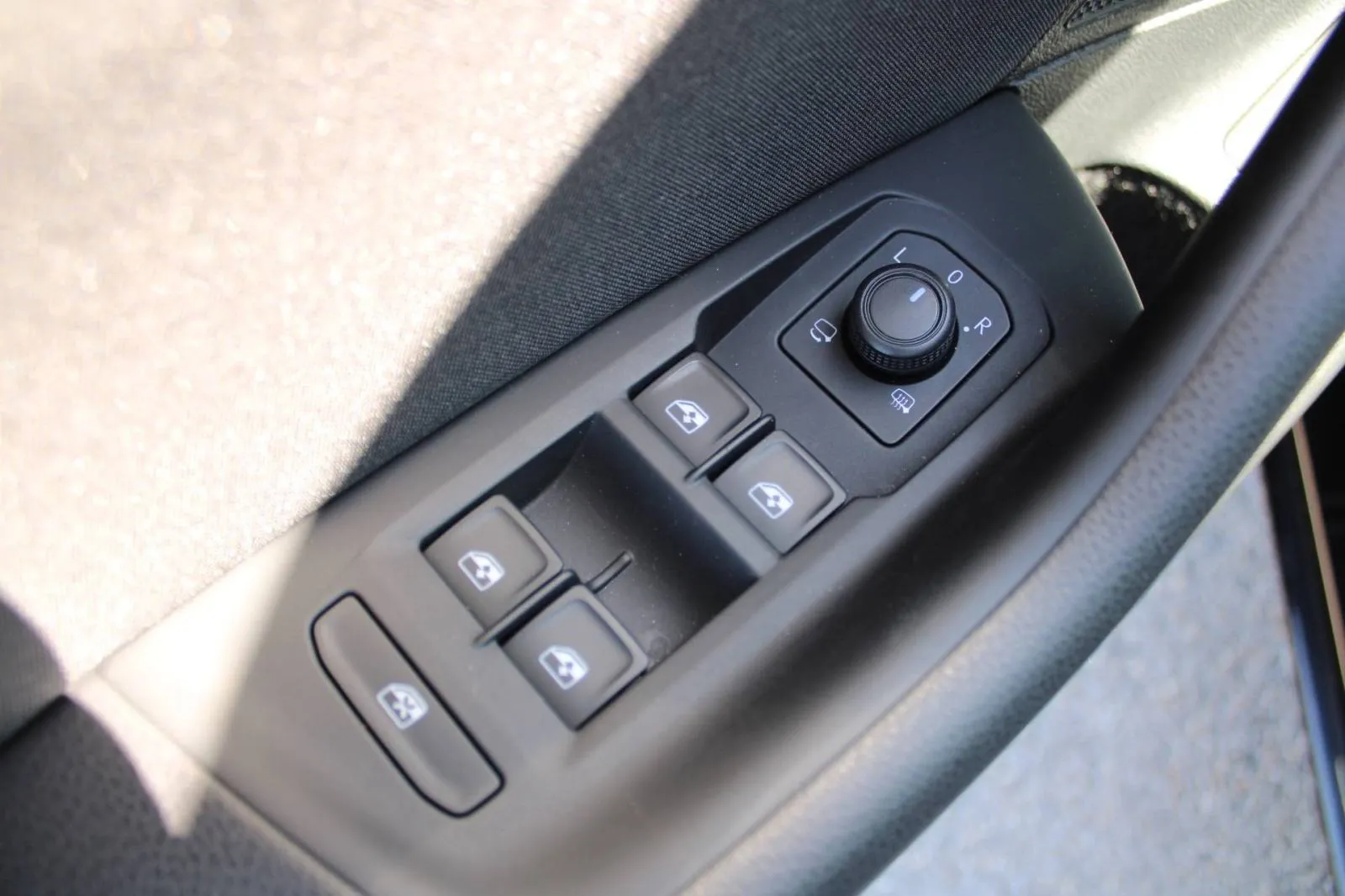 vw passat 2.0 tdi dsg *led, navigacija, kamera* - slika 14