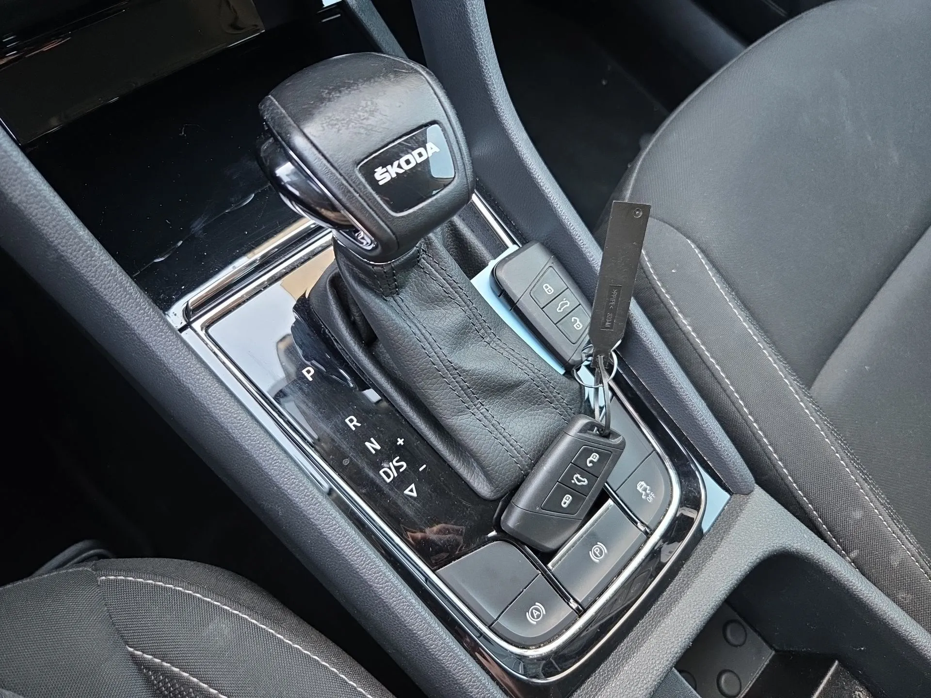 škoda karoq business 2.0 tdi 85kw dsg - slika 18