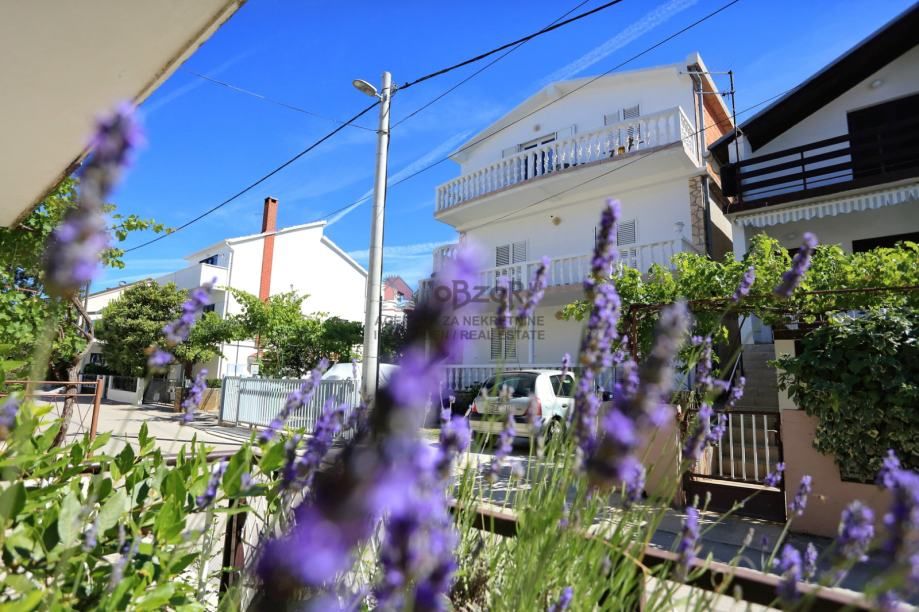bibinje-apartmanska kuća- drugi red od mora - slika 3