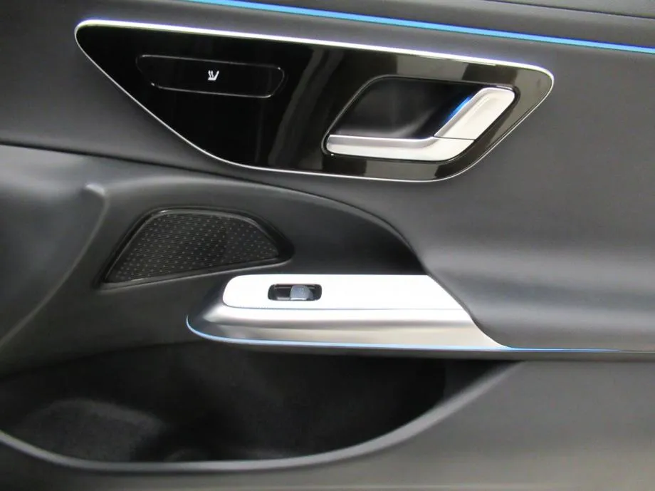 mercedes-benz e-klasa 220 d avantgarde - slika 11