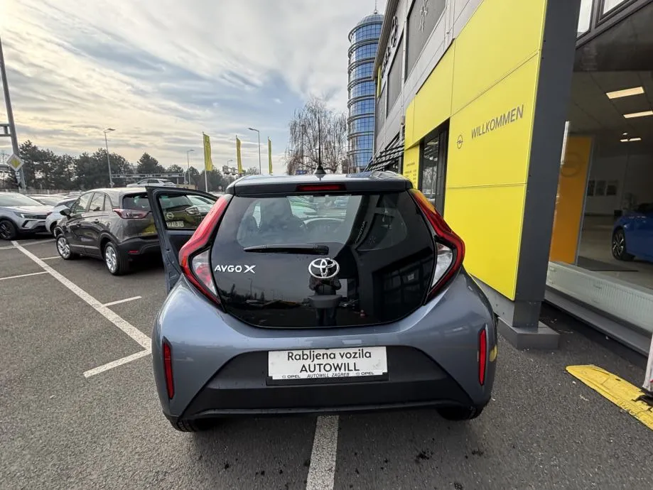 toyota aygo x 1,0 vvt - i x-play - slika 6